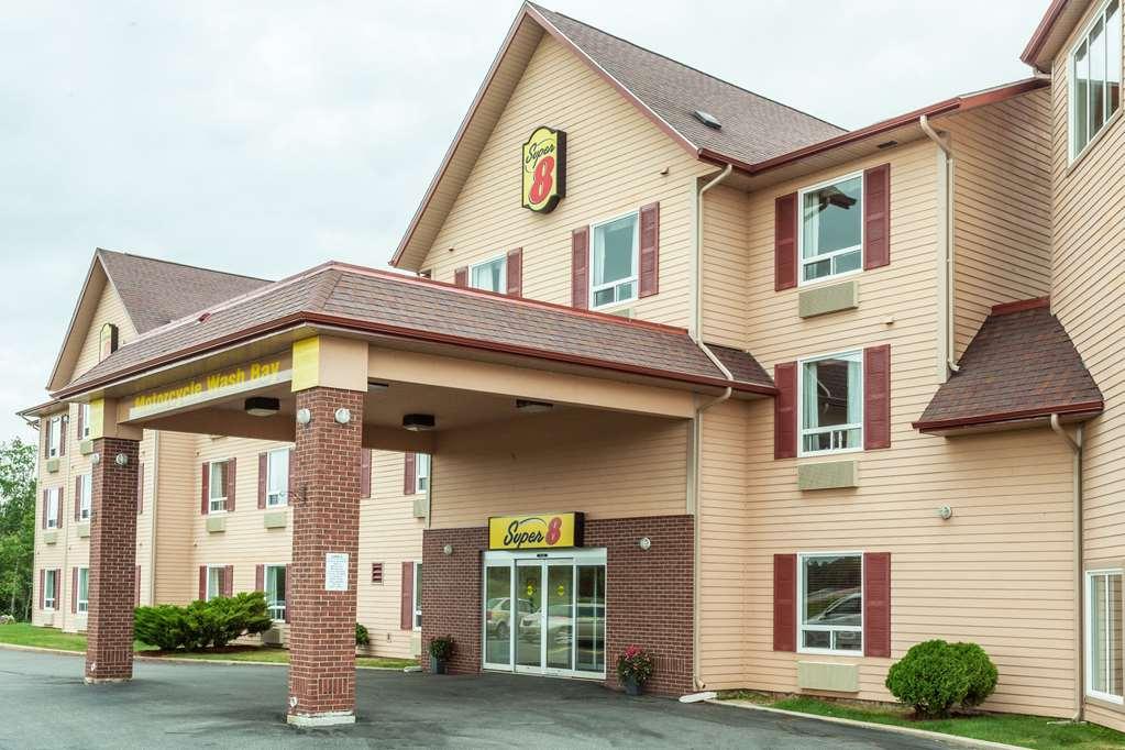 Super 8 By Wyndham Amherst Ns Exterior foto