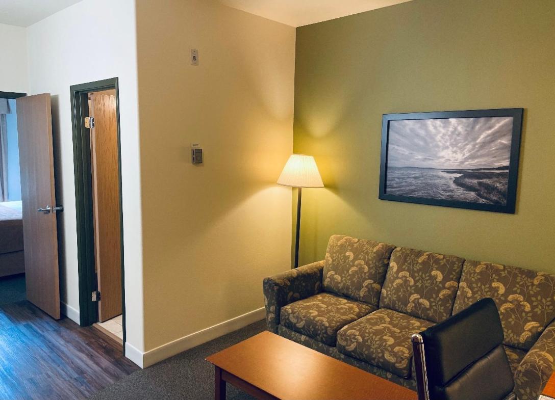 Super 8 By Wyndham Amherst Ns Exterior foto