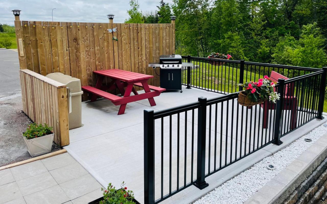 Super 8 By Wyndham Amherst Ns Exterior foto