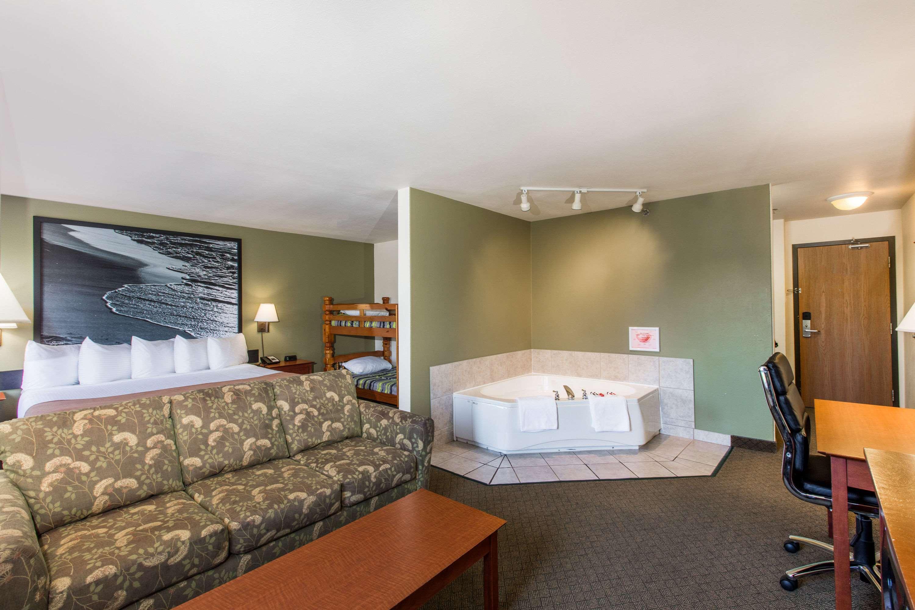 Super 8 By Wyndham Amherst Ns Exterior foto