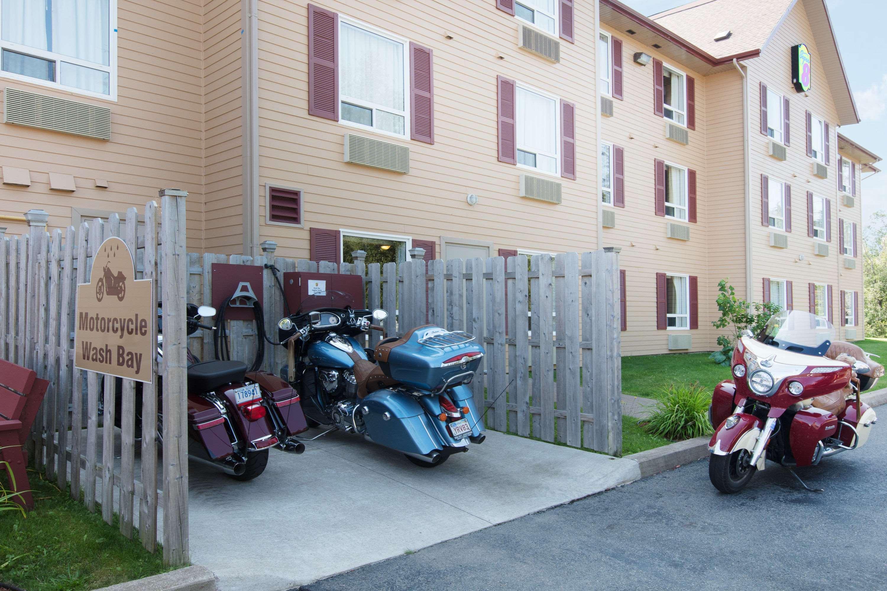 Super 8 By Wyndham Amherst Ns Exterior foto