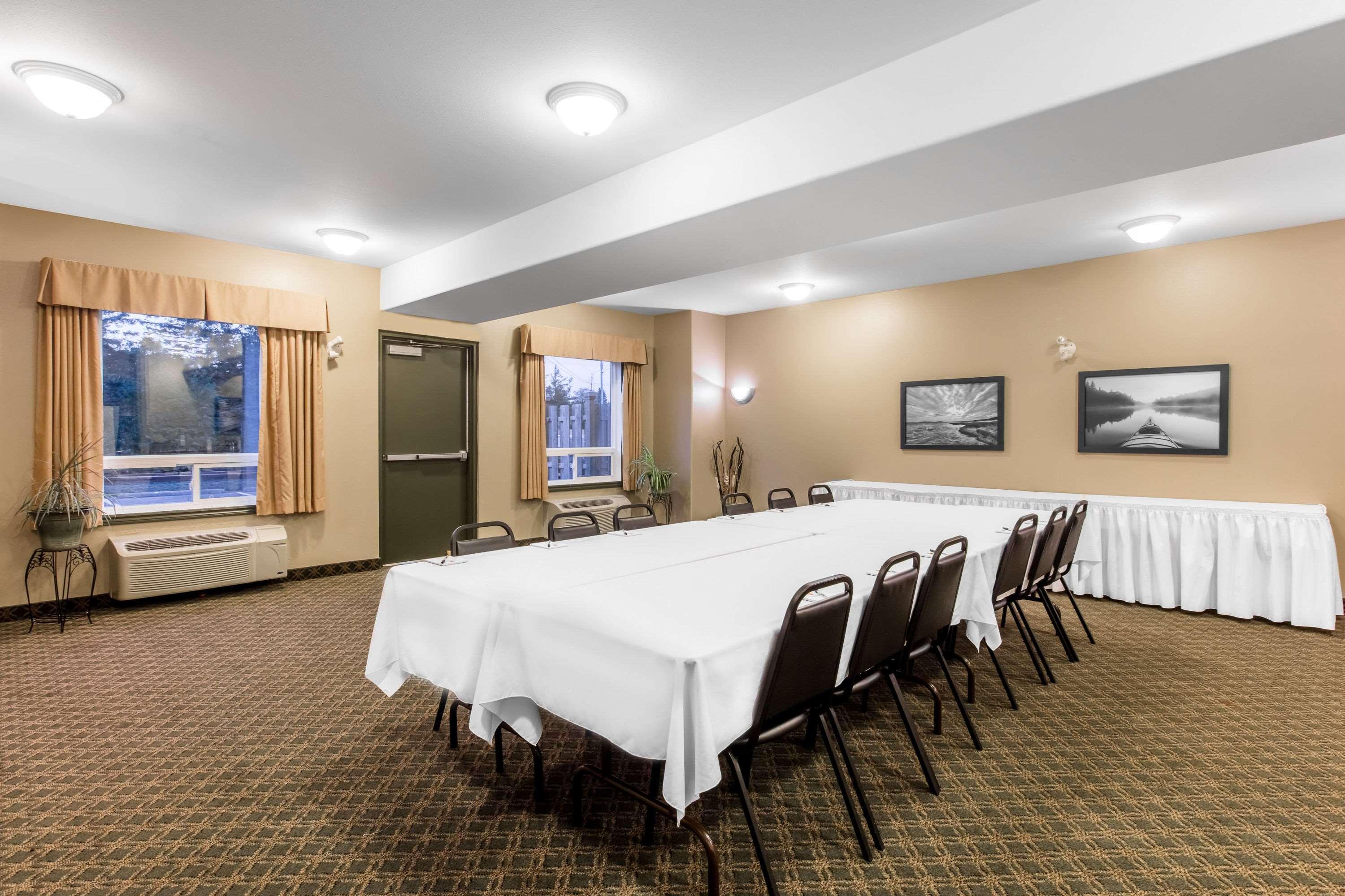 Super 8 By Wyndham Amherst Ns Exterior foto