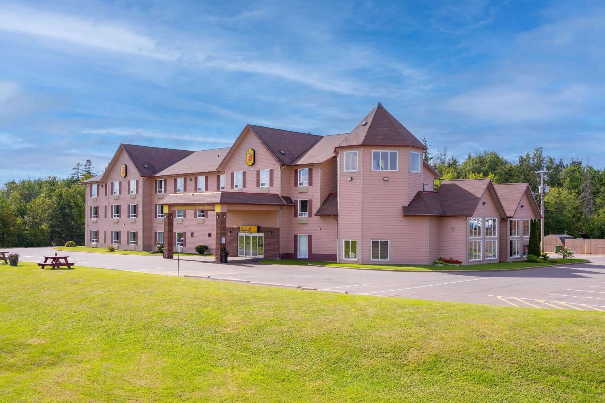 Super 8 By Wyndham Amherst Ns Exterior foto