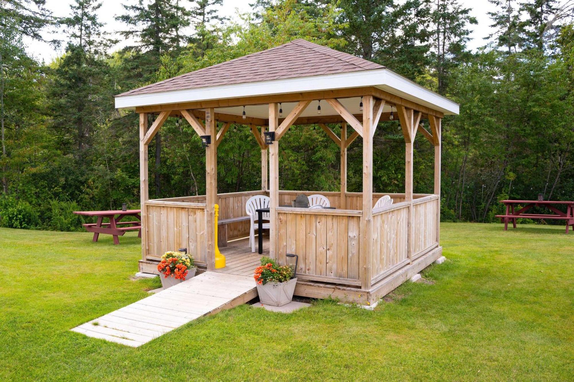 Super 8 By Wyndham Amherst Ns Exterior foto